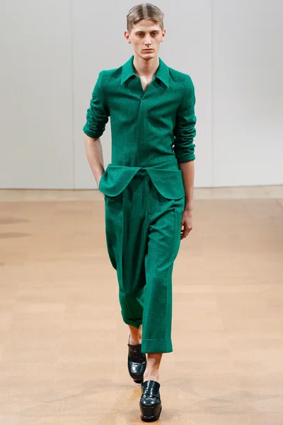 Look 16